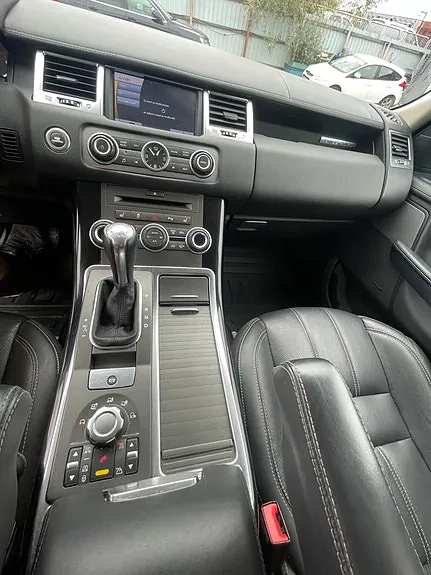 Land Rover Range Rover Sport 2011 photo 2