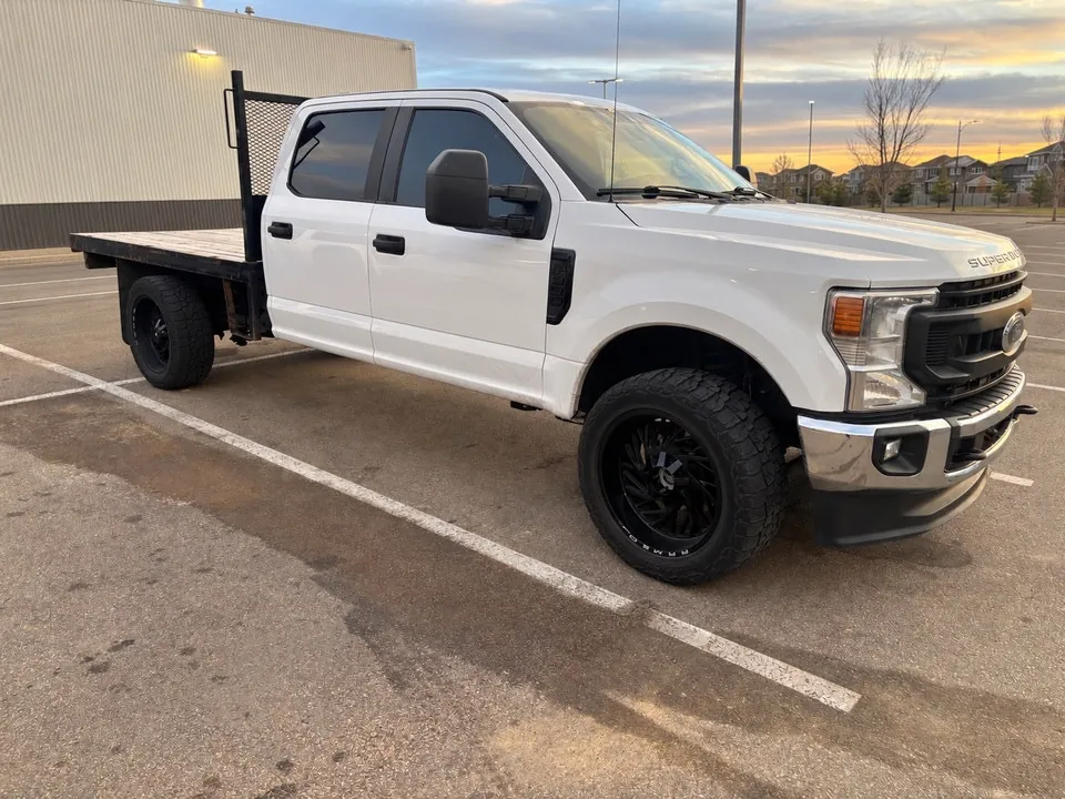 Ford F350 2022 photo 2