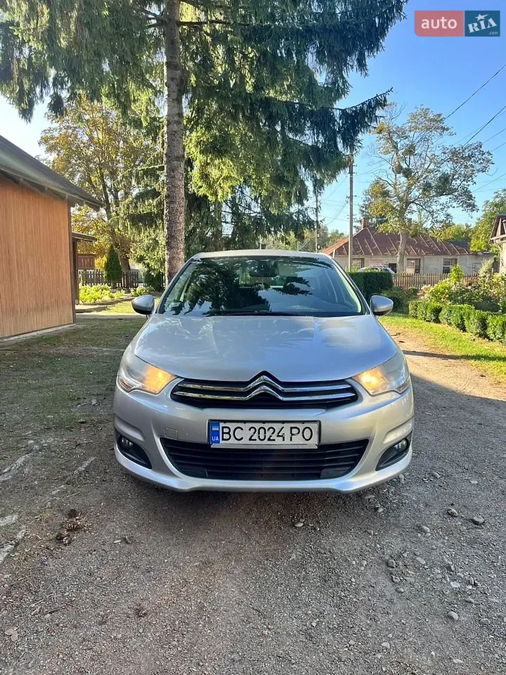 Citroen C4 2011 photo 2