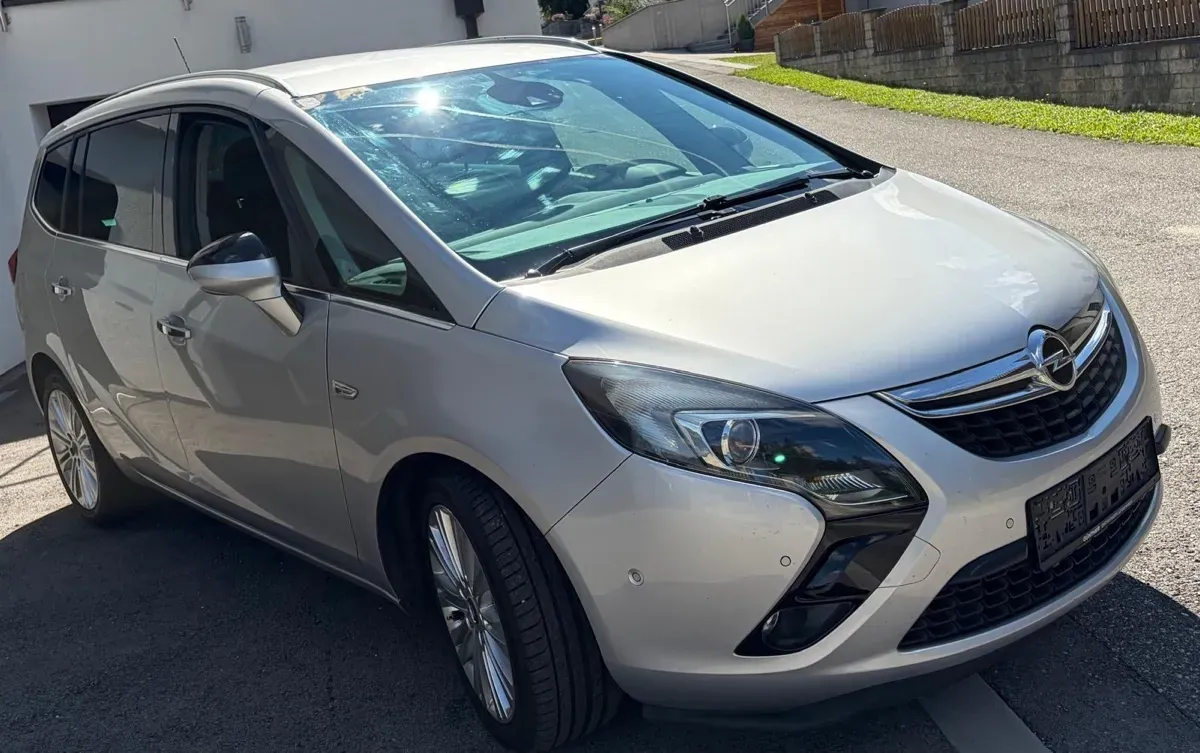 Opel Zafira Tourer 2012 photo 3