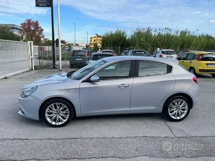 Alfa Romeo Giulietta 2016 photo 2
