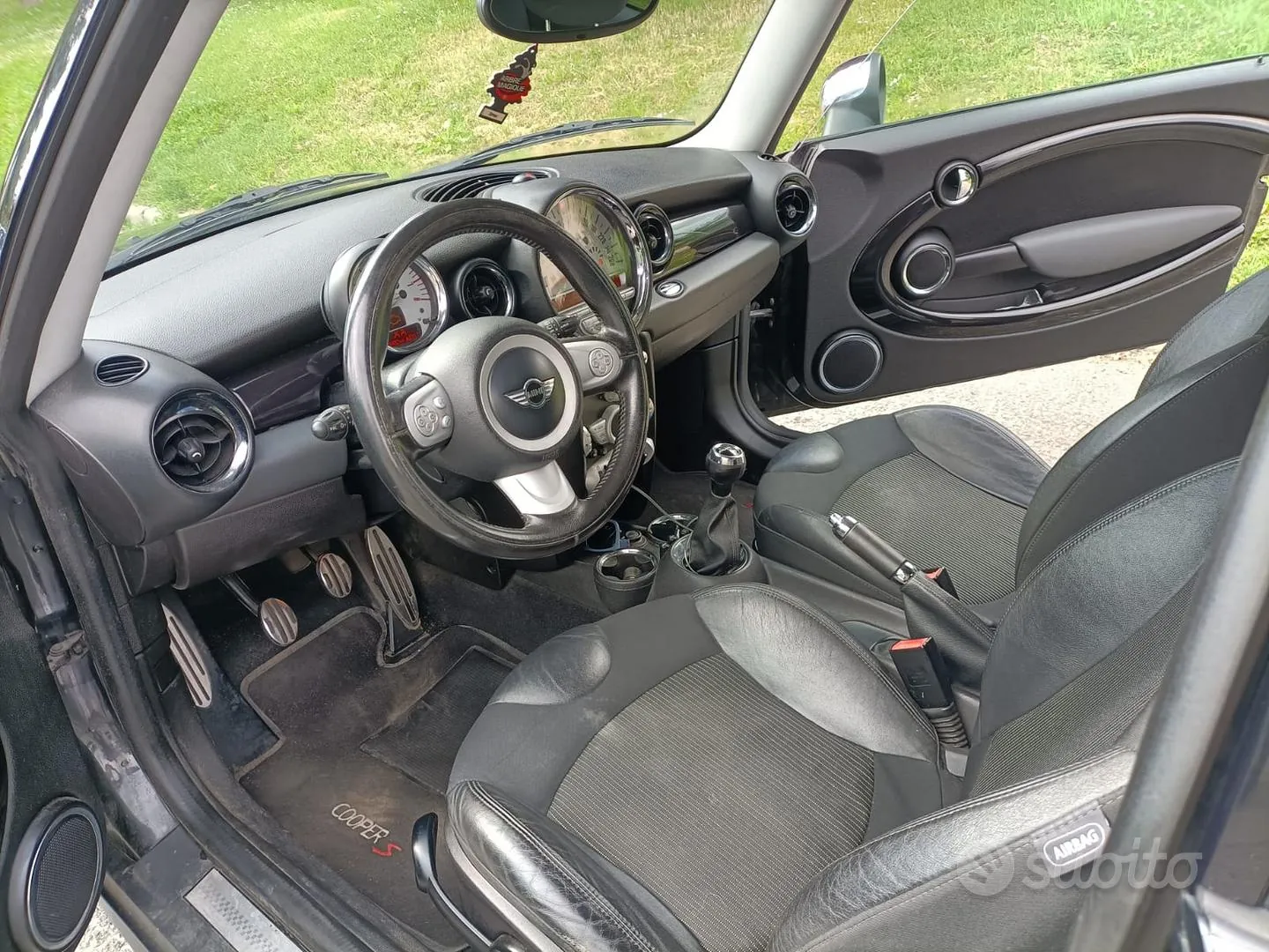 Mini Cooper S 2010 photo 5