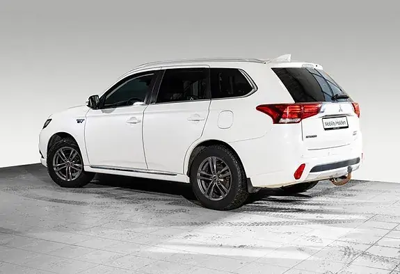 Mitsubishi Outlander 2018 photo 2