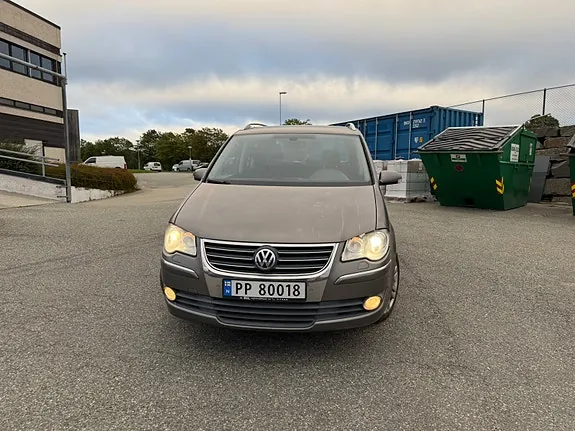 Volkswagen Touran 2009 photo 2