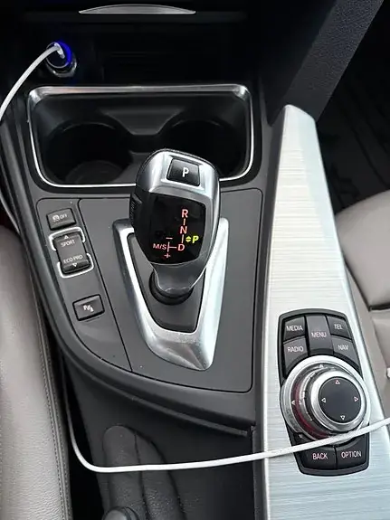 BMW 320D 2012 photo 2