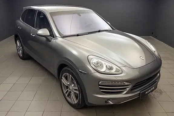 Porsche Cayenne 2011 photo 2