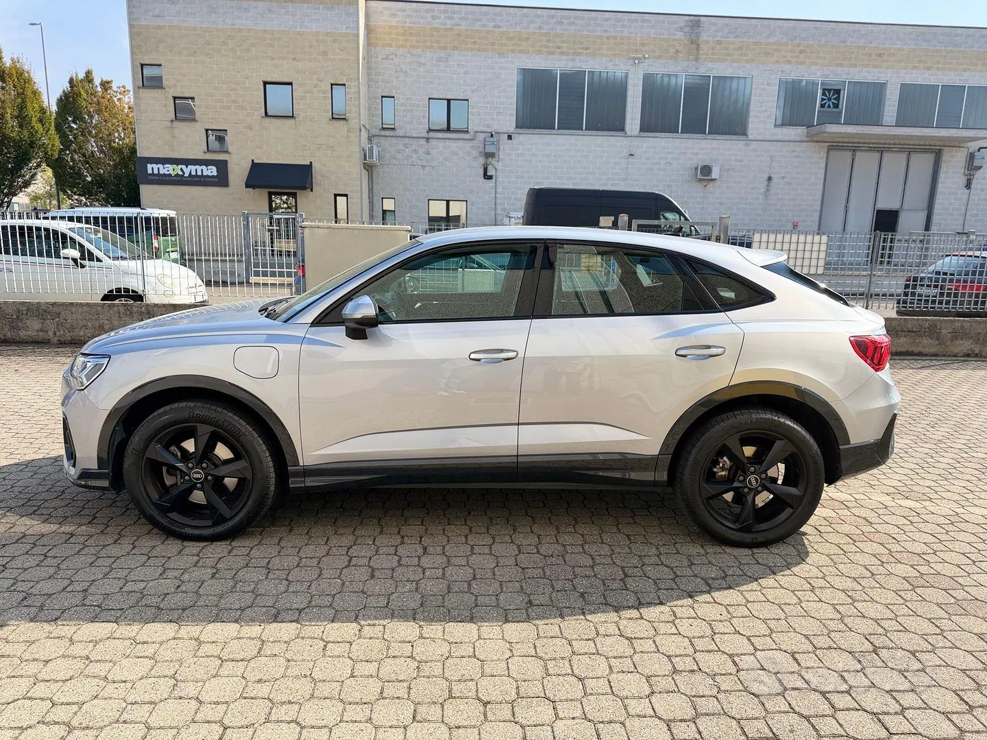 Audi Q3 2021 photo 2