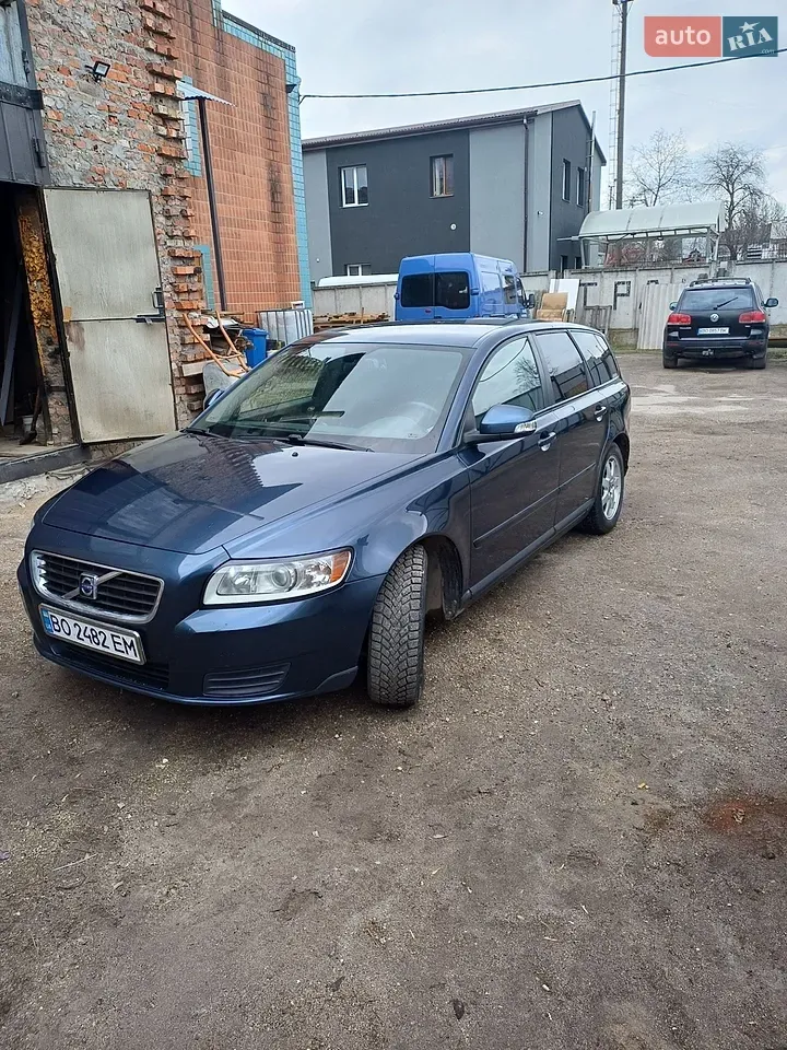 Volvo V50 2010 photo 2