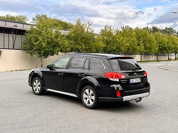 Subaru Legacy 2011 photo 2