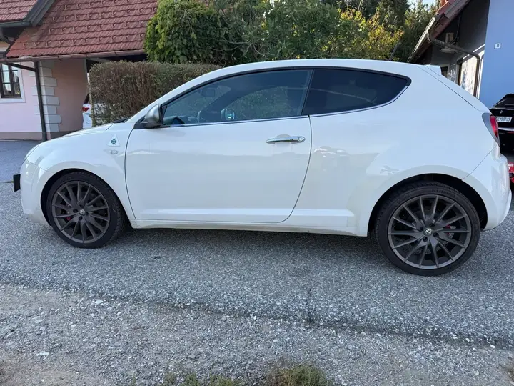 Alfa Romeo Mito 2011 photo 2