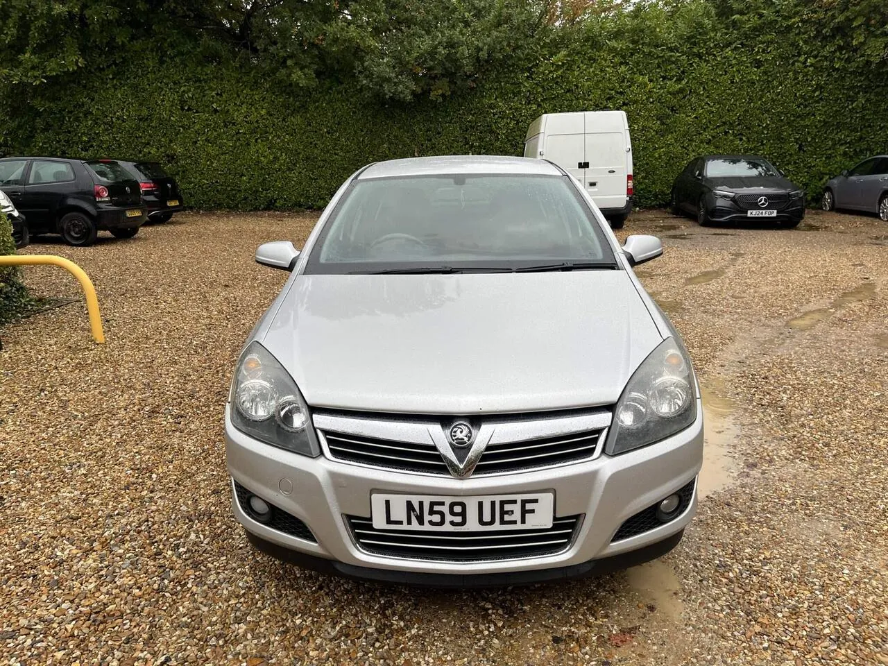 Vauxhall Astra 2009 photo 2