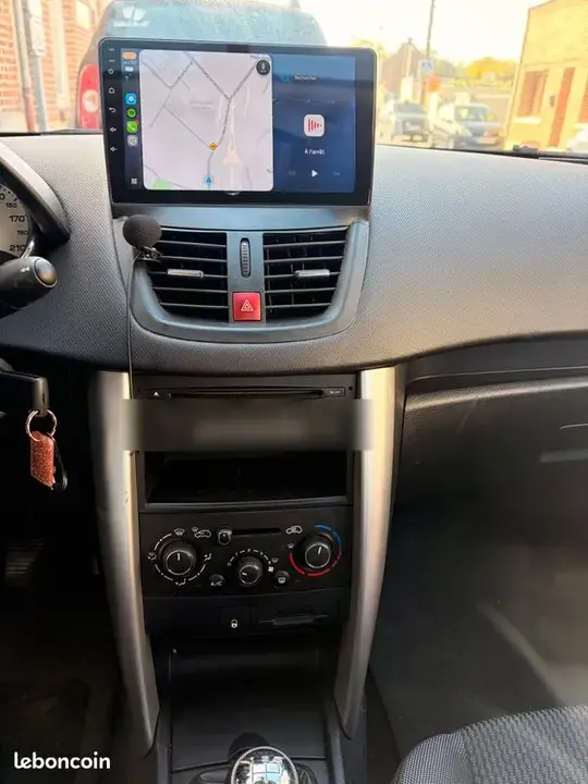 Peugeot 207 2011 photo 3