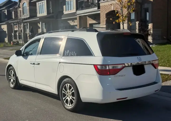 Honda Odyssey 2011 photo 3