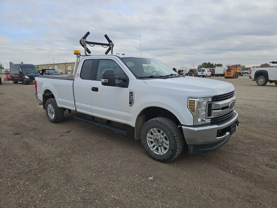 Ford F-350 Super Duty 2019 photo 2