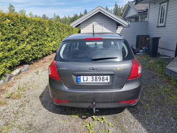 Kia Ceed 2010 photo 3