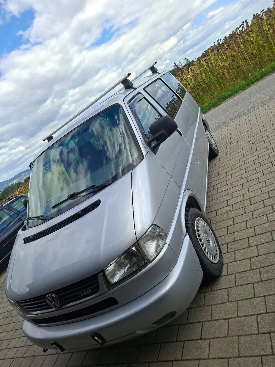 Volkswagen Multivan 2000 photo 2