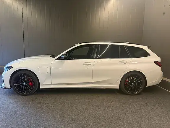 BMW 330E 2022 photo 2