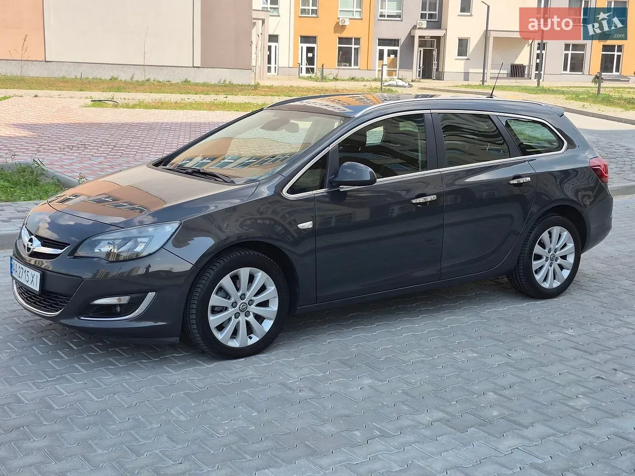 Opel Astra 2013 photo 2