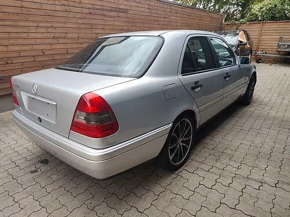 Mercedes-Benz C280 1994 photo 3