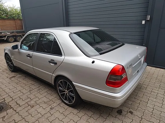 Mercedes-Benz C280 1994 photo 2