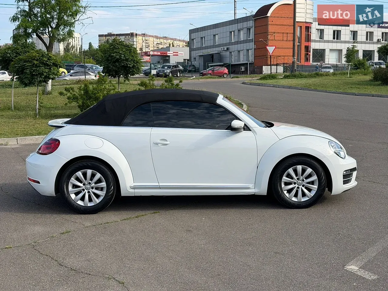 Volkswagen Beetle 2017 photo 2
