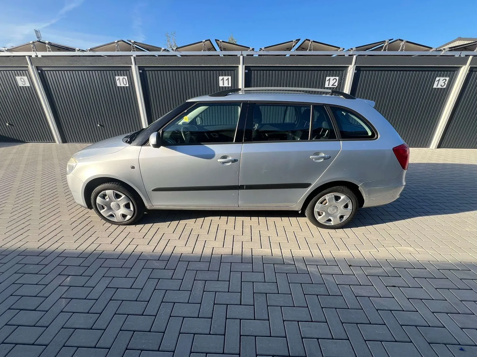 Skoda Fabia 2010 photo 3