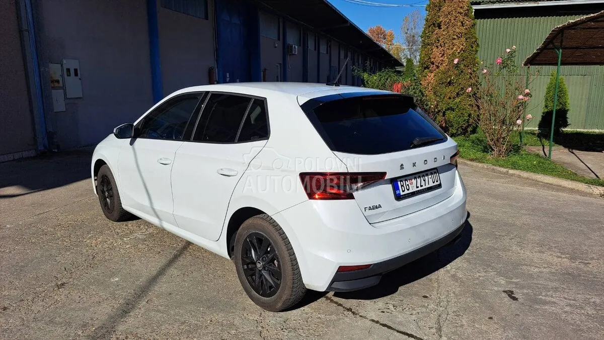 Skoda Fabia 2022 photo 3