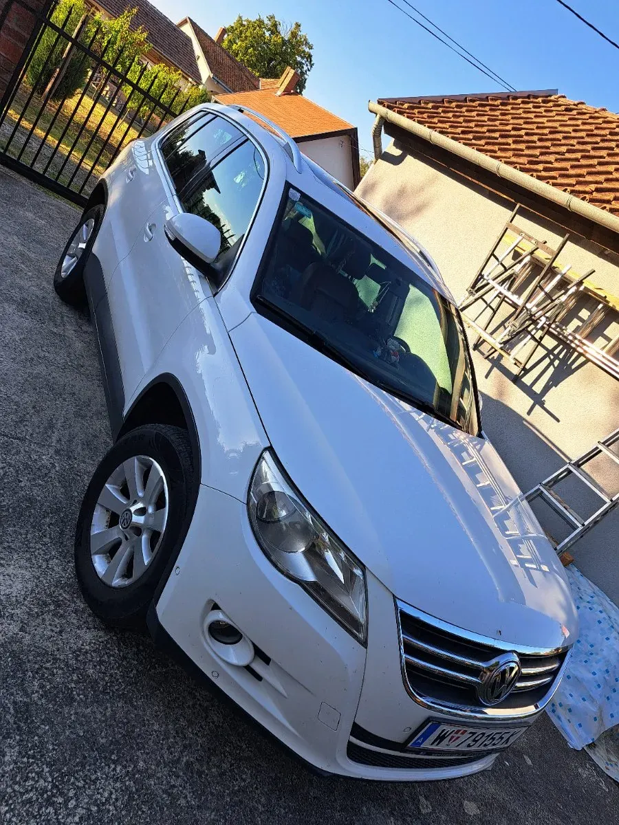 Volkswagen Tiguan 2010 photo 2
