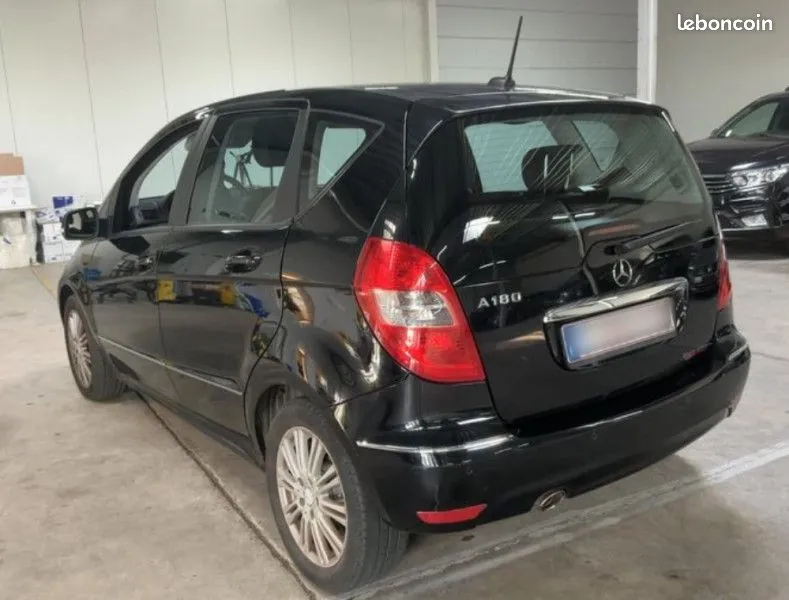 Mercedes-Benz A-Class 2011 photo 2