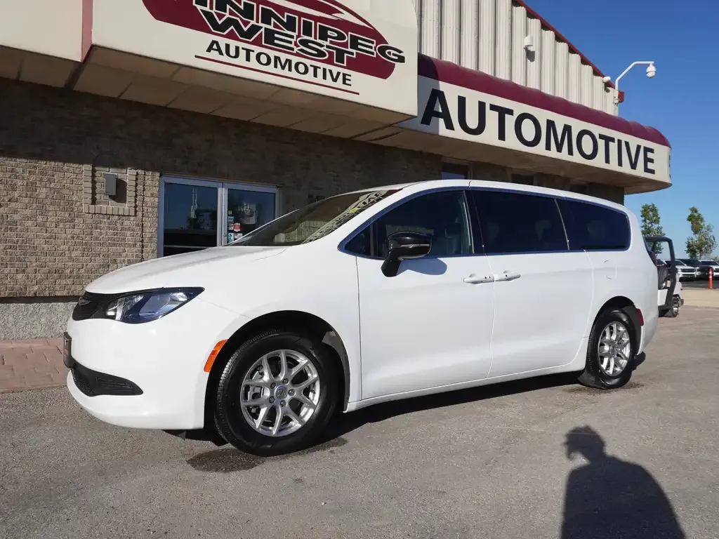 Chrysler Grand Caravan 2025 photo 3