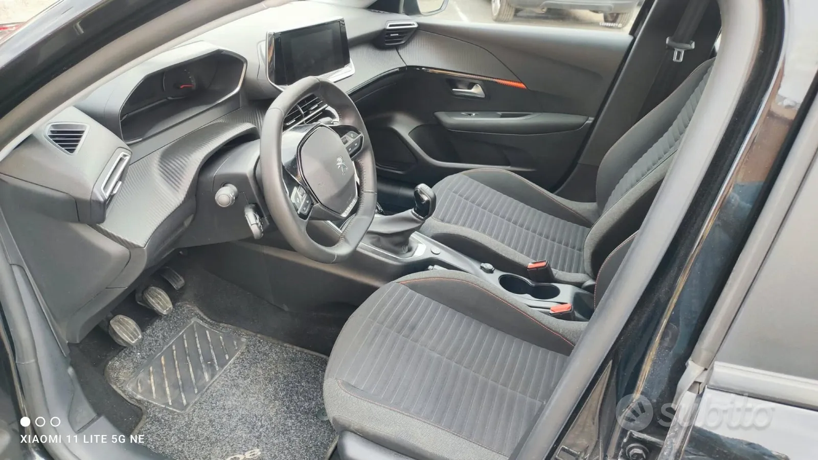 Peugeot 208 2023 photo 2