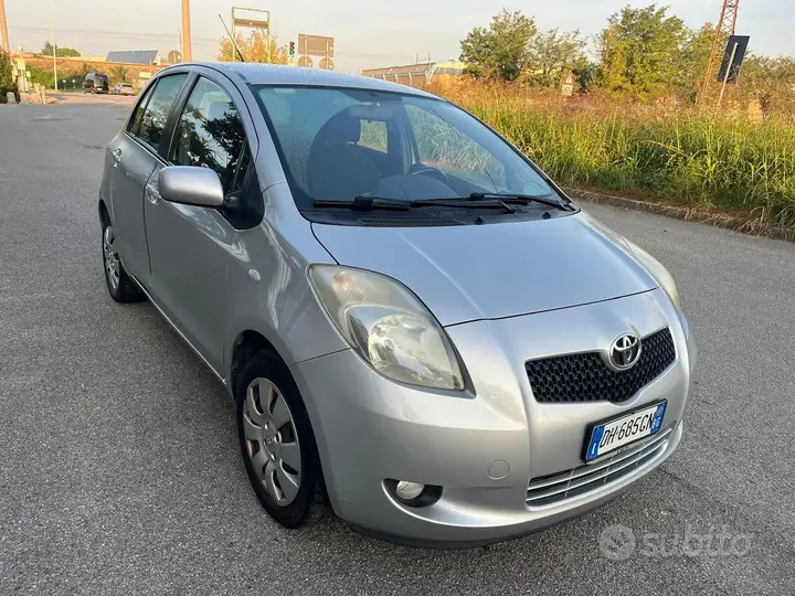 Toyota Yaris 2007 photo 2