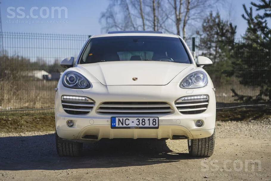 Porsche Cayenne 2010 photo 2