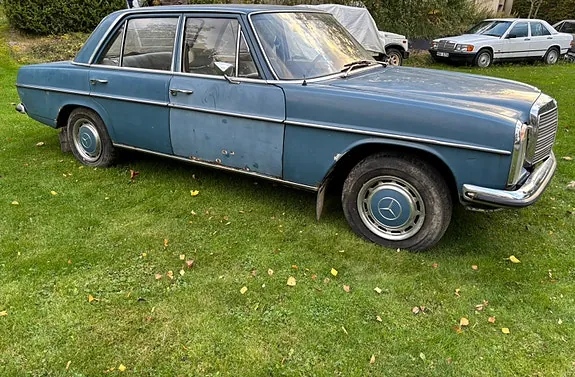 Mercedes-Benz 230 1973 photo 3