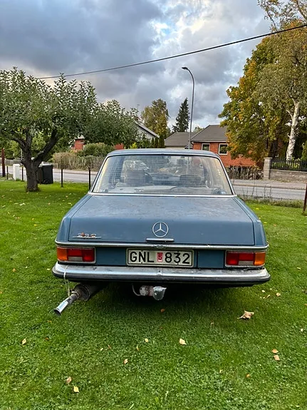 Mercedes-Benz 230 1973 photo 4