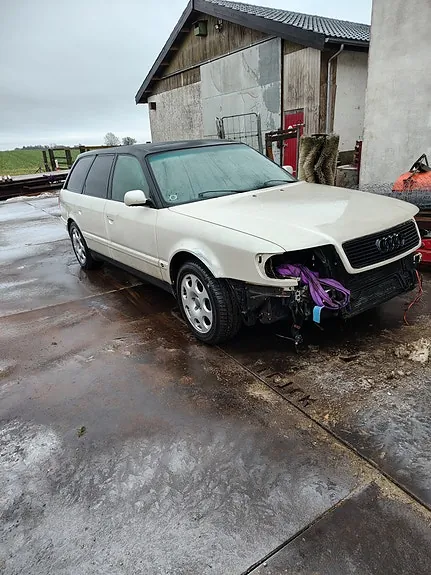Audi A4 1993 photo 2