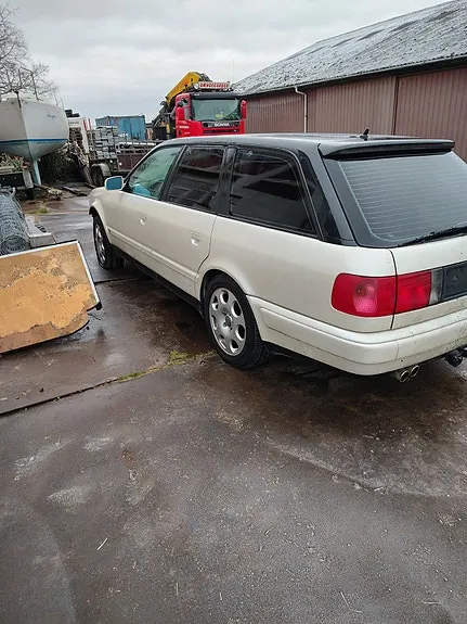 Audi A4 1993 photo 4