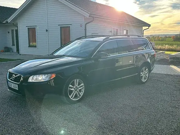 Volvo V70 2013 photo 2