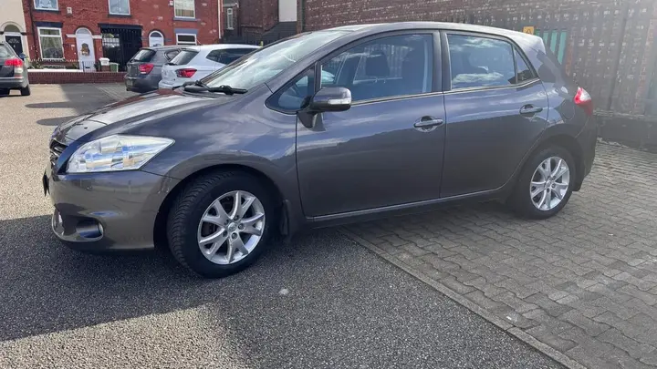 Toyota Auris 2012 photo 3