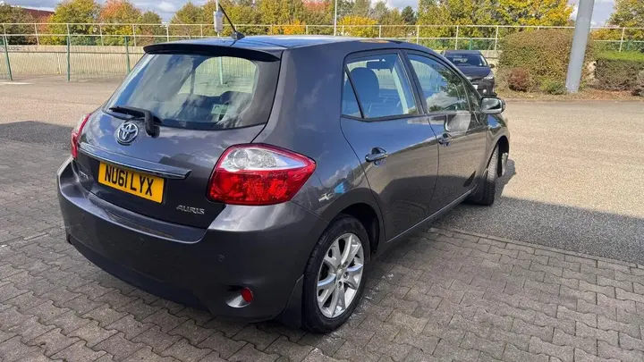 Toyota Auris 2012 photo 5