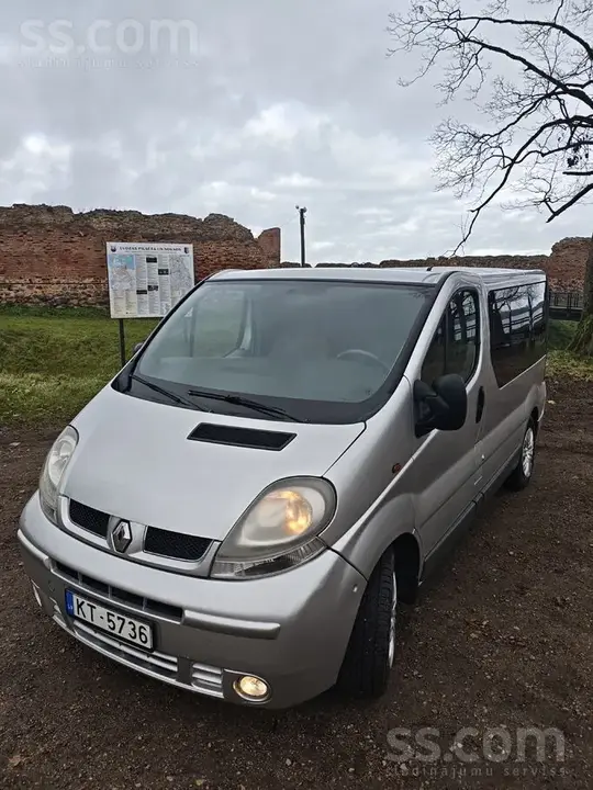Renault Trafic 2004 photo 2