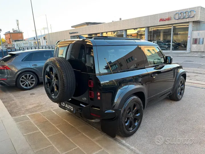Land Rover Defender 2022 photo 5