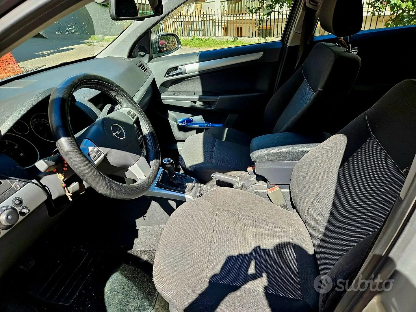 Opel Astra H 2010 photo 2