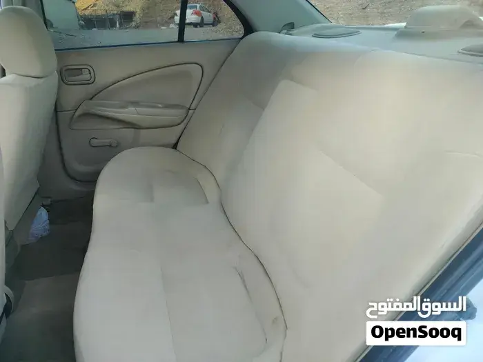 Nissan Sunny 2011 photo 2