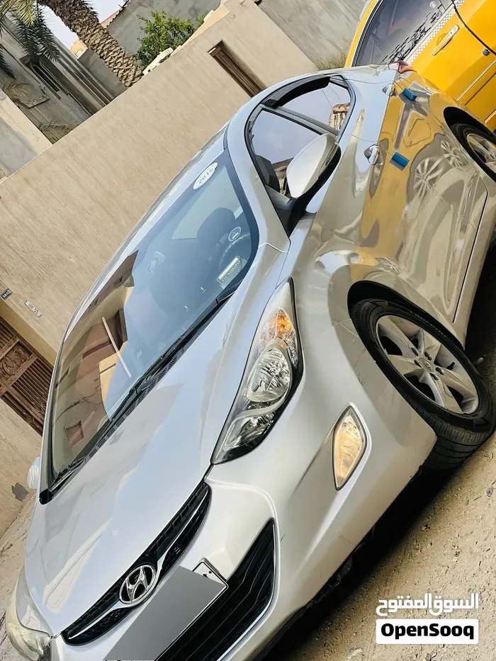 Hyundai Avante 2012 photo 3