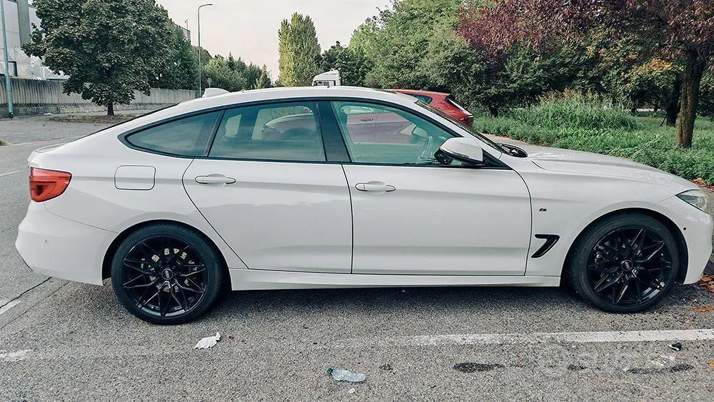 BMW 3 Series 2017 photo 2