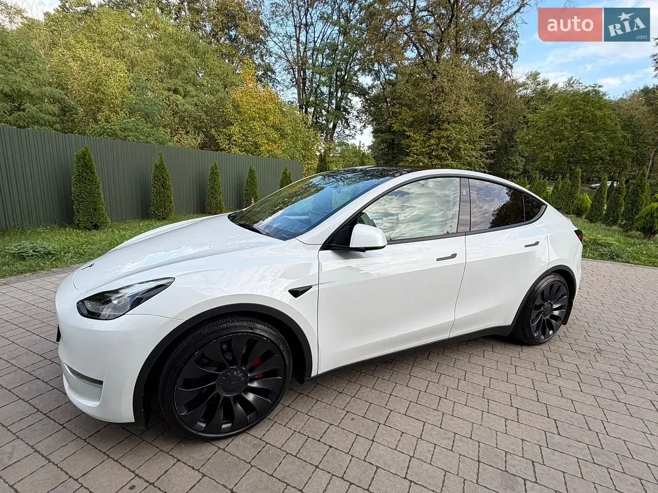 Tesla Model Y 2024 photo 2