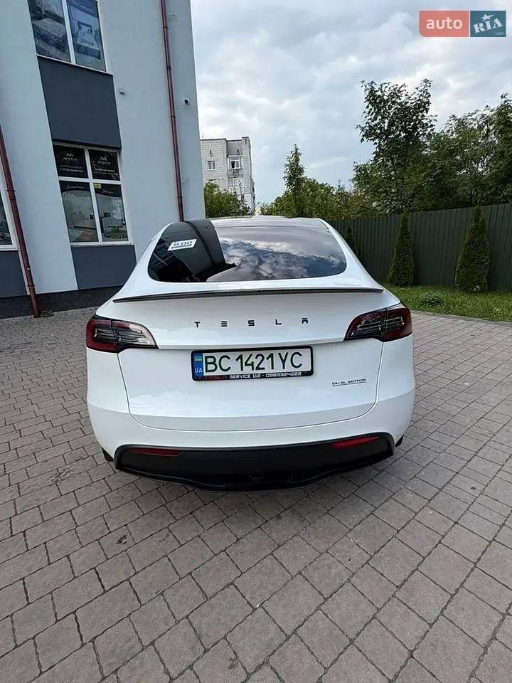 Tesla Model Y 2024 photo 3