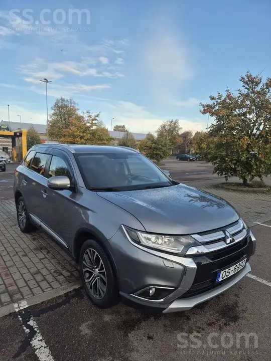 Mitsubishi Outlander 2017 photo 2