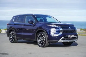 Mitsubishi Outlander 2022 photo 2